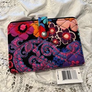 🌸Brand new Vera Bradley Floral Fiesta Wallet